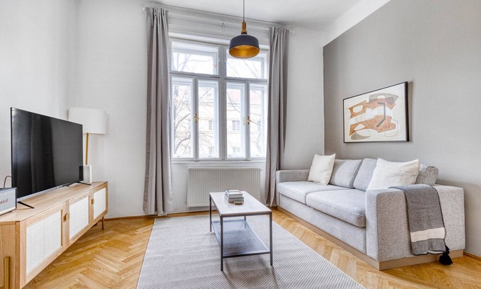 Stuwerviertel Apartment | Chic Leopoldstadt Studio w/Elevator & Balcony nr U1 & U2, by Blueground