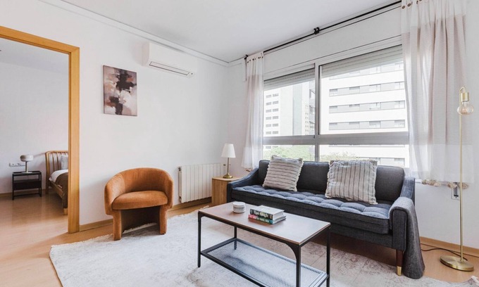 Les Corts Apartment | Chic Les Corts XBR w/Elevator & Washer, by Blueground
