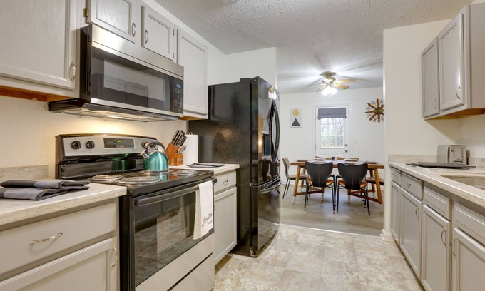 Lexington Cottage | Chic Lexington Home w/ Deck ~ 5 Mi to Downtown!