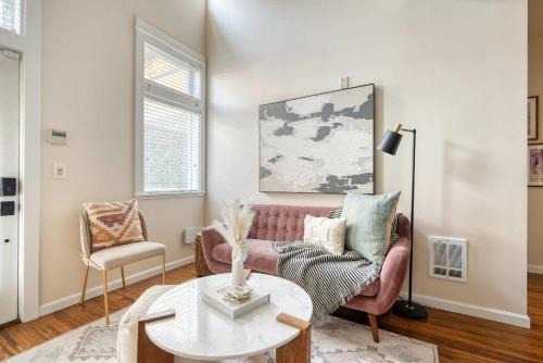 Alphabet Historic District Apartment | Chic Loft Retreat in the Heart of NW Portland