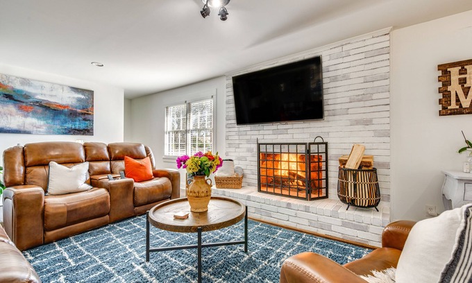 Marietta House | Chic Marietta Getaway w/Fire Pit & Grill!