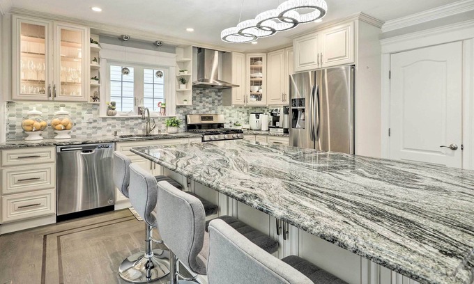 Milton House | Chic Milton Getaway ~ 10 Miles to Downtown Boston!