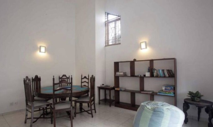 Wellawatta North House | Chic modern 2-bedroom apartment with AC, WiFi, parking, hot water, in Colombo