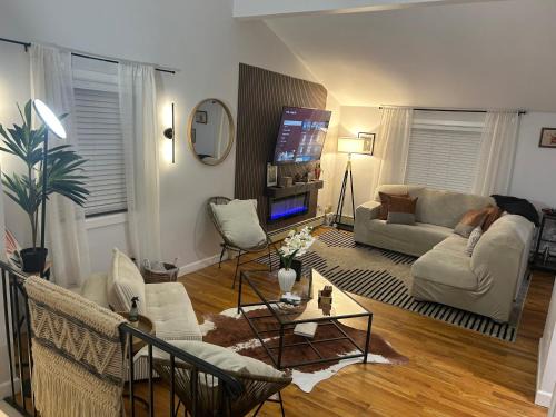 South Jamaica House | Chic modern bedroom 5 mins from JFK
