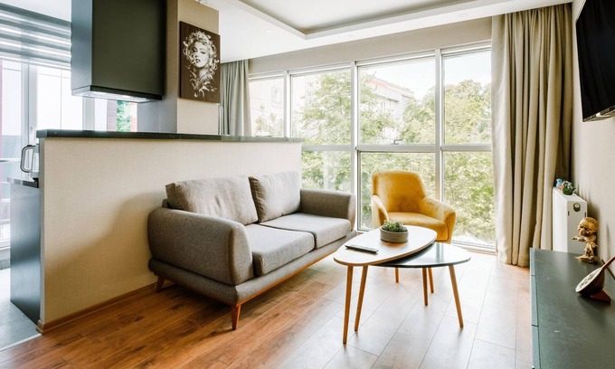 Yakuplu Apartment | Chic, Modern Flat Near Torium Mall in Beylikduzu