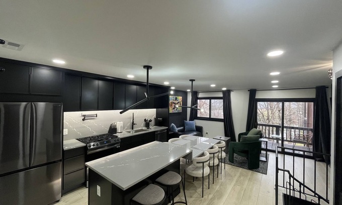 Vernon Ski Chalet | Chic Mountain Creek Chalet – 2 BDR in Great Gorge Village, Amenities Galore!