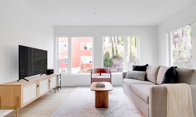 North Beacon Hill Apartment | Chic Mt Baker 2BR w/ Gym, Rooftop & W/D, near light rail, by Blueground