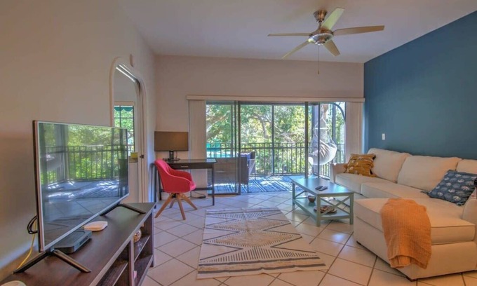 Central Naples Condo | Chic Naples Getaway - Tennis, Pool, Comfort!
