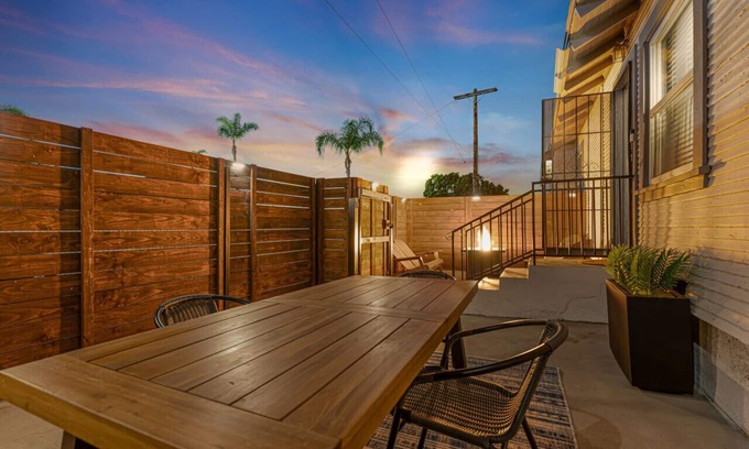 National City House | Chic Oasis: Contemporary Studio in National City