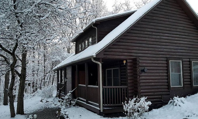 Fredericktown Cabin | Chic One-Bedroom Suite With Jacuzzi Tub for Romantic Getaway near Columbus, Ohio