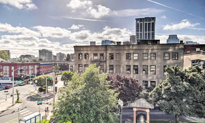Goose Hollow Apartment | Chic Portland Studio w/Stunning City Views!