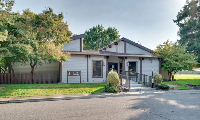 Richland House | Chic Richland Townhome w/ Community Amenities!