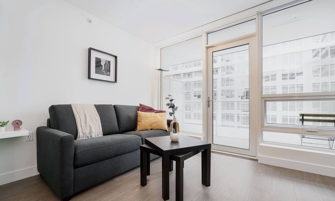 Richmond City Centre Apartment | Chic Richmond Central Condo