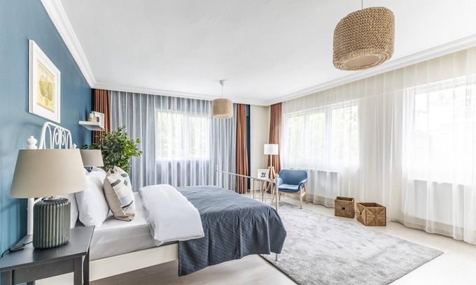 Bostanci Apartment | Chic Sea View Flat on Bagdat Avenue in Bostanci