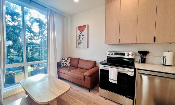North Beacon Hill House | Chic Seattle Townhome + Rooftop & Views
