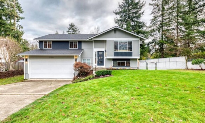 Covington House | Chic & Spacious 5 BR Stylish House! Prime Location, Free Parking, Fast Wi-fi