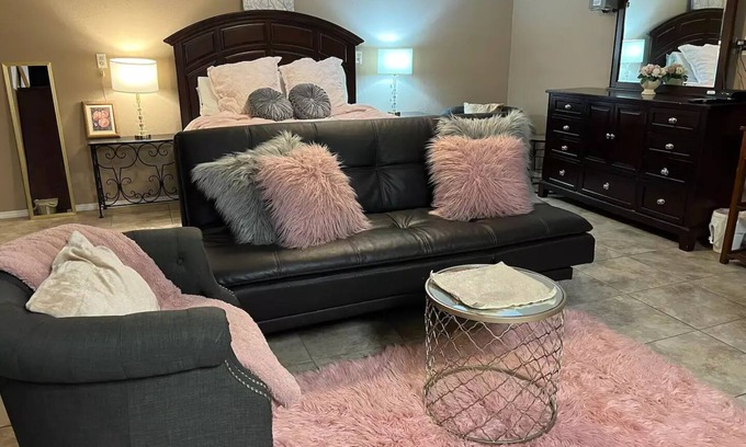 Roswell House | Chic Studio B w/private yard
