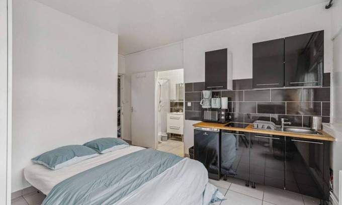 Gare-Jouvenet Apartment | Chic Studio Centre-ville