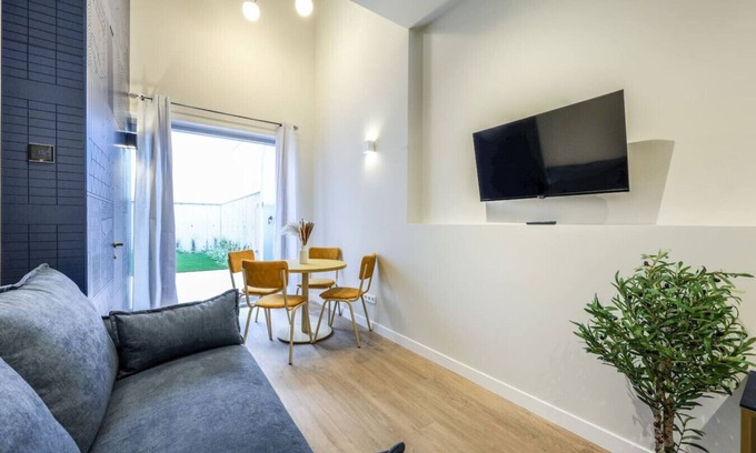 Chueca Apartment | Chic Studio Steps from Gran Vía, Madrid