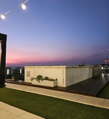 Sandown Apartment | Chic Studio with Panoramic Sandton Views