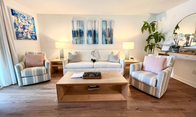 Seabrook Island Villa | Chic Tennis Oasis. Pet friendly. Club cards included.