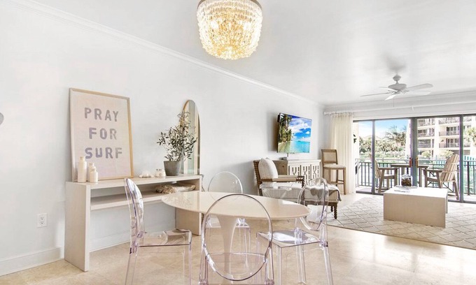 Central Beach Condo | Chic Vero Beach Condo
