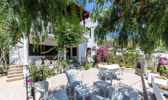Bodrum City Center Apartment | Chic Villa w Fireplace, BBQ 5 min to Beach