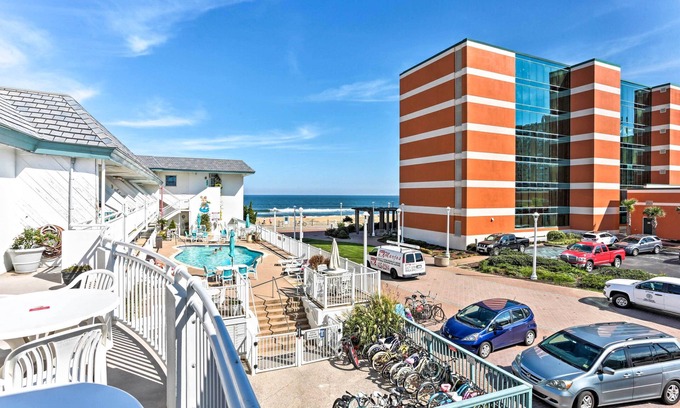 Virginia Beach Apartment | Chic Virginia Beach Retreat - Pool, Steps to Beach