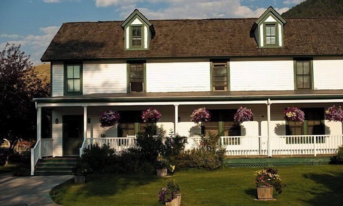 Livingston Hotel | Chico Hot Springs Resort & Day Spa