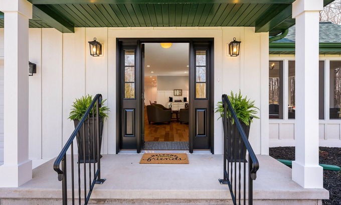 Baileys Harbor House | Chicory Cottage: Game Room, Fireplace & Screened Porch - Walk to Kangaroo Lake!