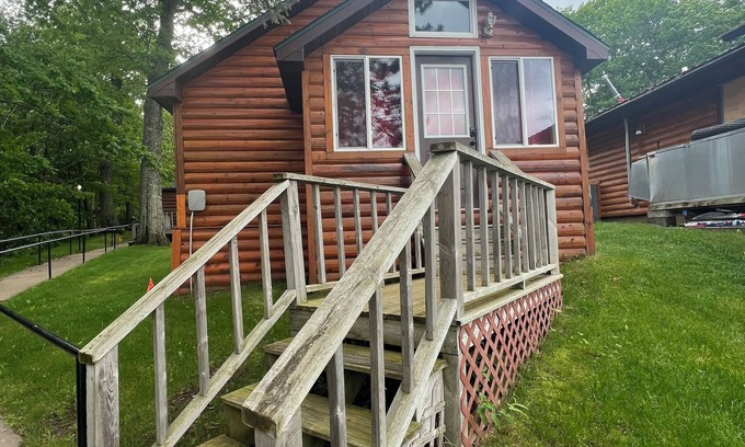 Hunter Cabin | Chief Lake Lodge Cabin #2