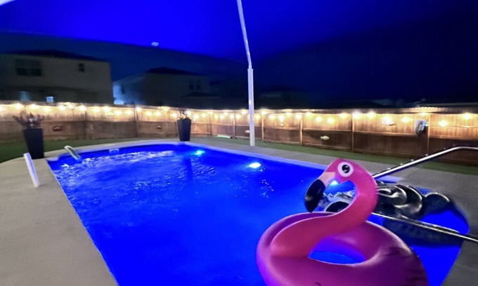 San Antonio House | Child Friendly Home + Pool/Hot Tub Near Six Flags SeaWorld And Iconic RiverWalk
