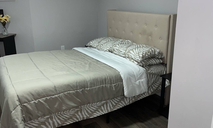 Newark Apartment | Chill and Recharge: Cozy Room F