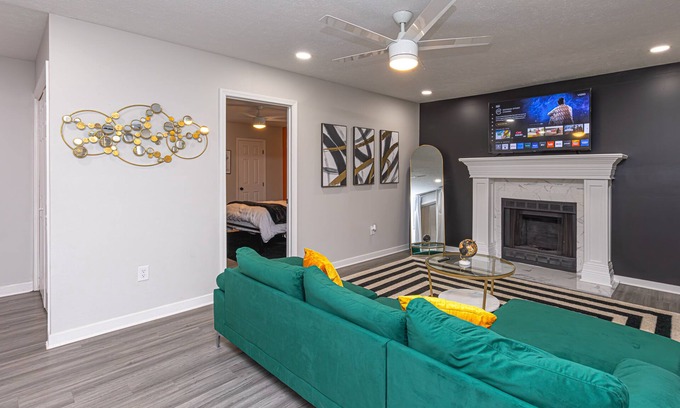 Flowood House | Chill in Brandon at This Newly Renovated Townhome