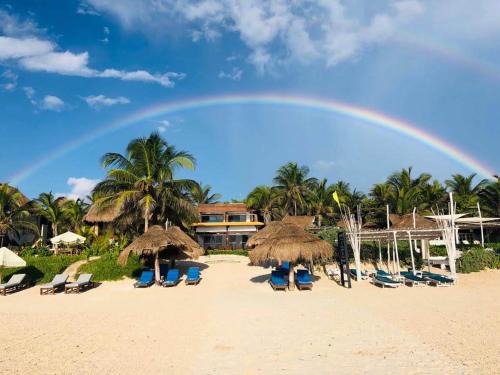 Zona Hotelera House | Chillaxing Beach Front House
