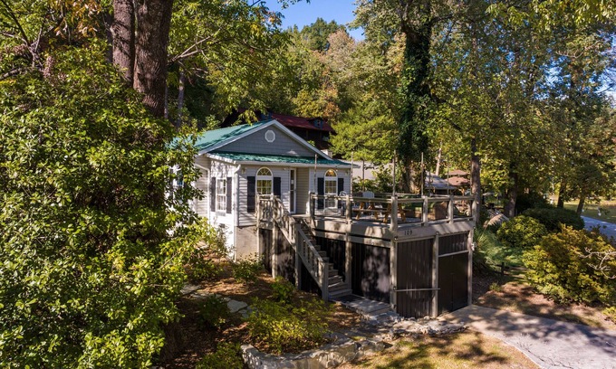 Lake Lure Cabin | Chimney Rock View - Sleeps 7