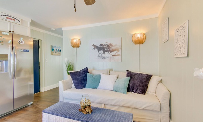 Chincoteague Apartment | Chincoteague Apartment w/Deck: Walk to Waterfront