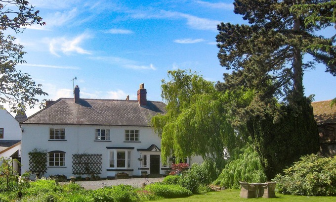 Broadwas Cottage | CHIRKENHILL FARM, family friendly, with open fire in Malvern