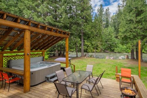 Ardenvoir House | Chiwawa River Chalet by NW Comfy Cabins
