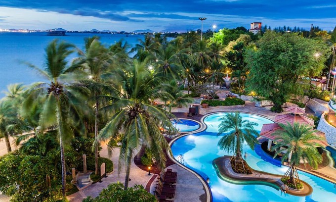 North Pattaya Resort | Cholchan Pattaya Beach Resort - SHA Extra Plus