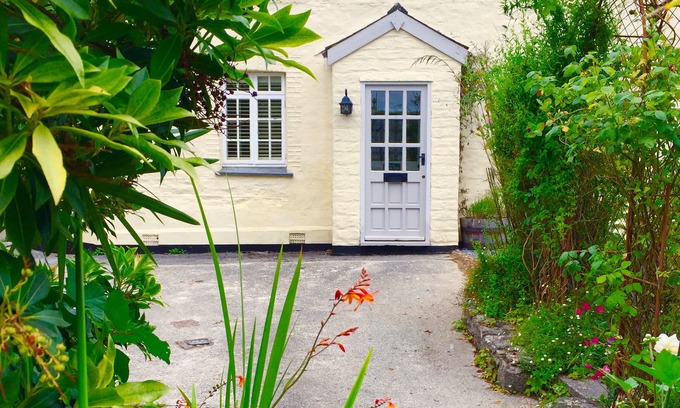 Mevagissey Cottage | Chorister's Cottage, quiet location in Mevagissey, sleeps 6, garden & parking,