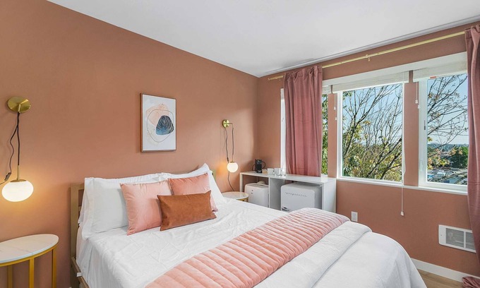 Minor House | Chris's Sweet Suite - 84 Walkscore!