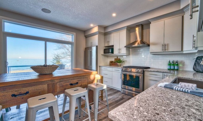 Meaford House | Christie Beach 3 Bedroom Vacation Home