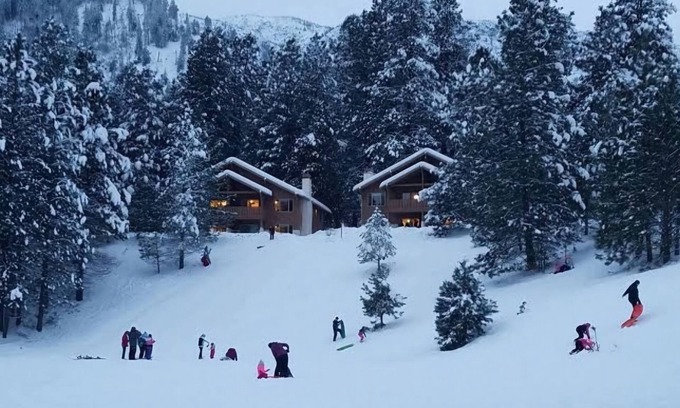 Downtown Leavenworth Condo | Christmas in Leavenworth Dec 22-29 Christmas Lights 2 BR Condo