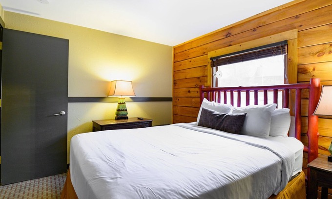 Wisconsin Dells Condo | Christmas Mountain Village, Wisconsin Dells, 2 Bedroom Timber