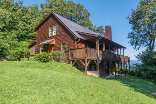 Old Fort House | Christmas Tree Cabin Secluded Asheville Area Log Cabin with a View!