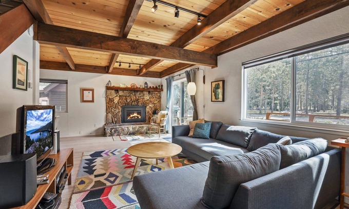 Christmas Valley Cabin | Christmas Valley Chalet | Tahoe Adventure Awaits!