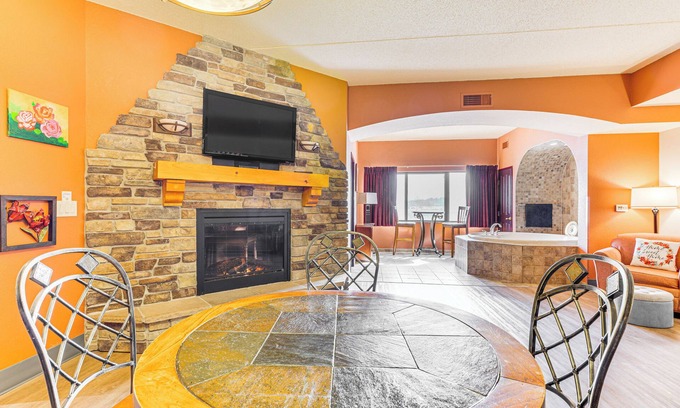 Wisconsin Dells Condo | Chula Vista Condo: Resort Perks & Family Fun!