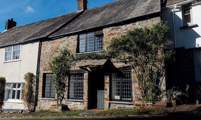 Stratton Cottage | Church Cottage Stratton x6 per wkd