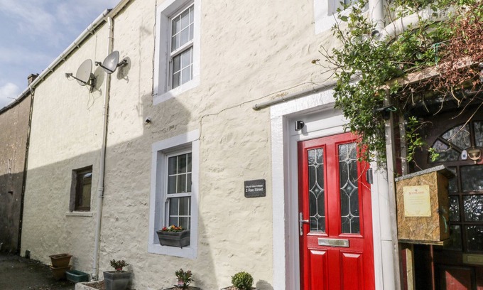 Moffat Cottage | CHURCH VIEW COTTAGE, pet friendly, with open fire in Moffat